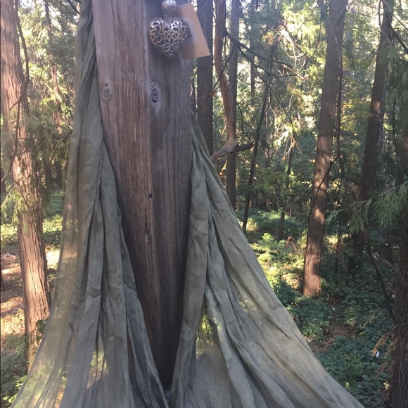 Paige Danielle’s bling moss green  thin fringed scarf - Picture 5 of 7